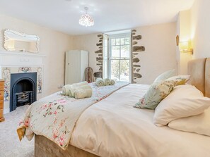 5 bedrooms, free WiFi, bed sheets
