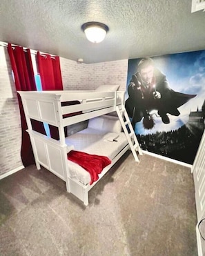 4 bedrooms, iron/ironing board, WiFi, bed sheets