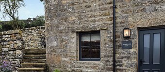 2 bedroom accommodation in Newby Cote