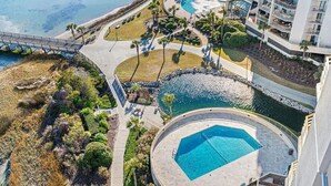 A resort with a central pool, a bridge, and a beachfront area. - Ocean Creek Penthouse North Myrtle Beach (Myrtle Beach)