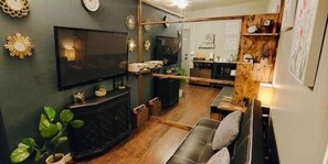 Televisión y chimenea 
