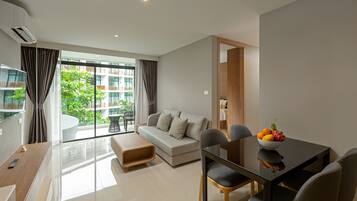 Familien-Suite, Mehrere Betten (Outdoor Bathtub) | Minibar, Zimmersafe, Schreibtisch, laptopgeeigneter Arbeitsplatz