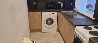 Cosy pub flat in Shotts between Glasgow and Edinburgh