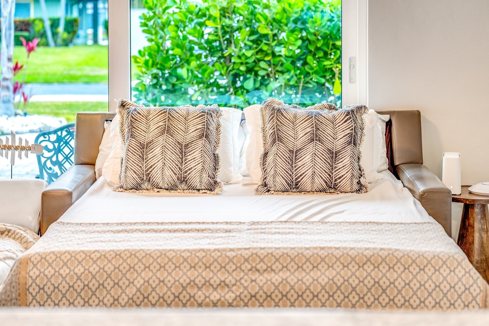 3 bedrooms, desk, iron/ironing board, travel crib