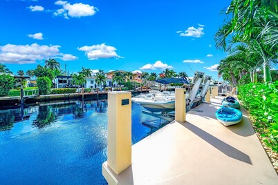 OASIS Views! 3mi BEACH+SPA+HTD Pool!