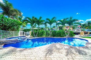 Unclassified image, 4 of 56, button