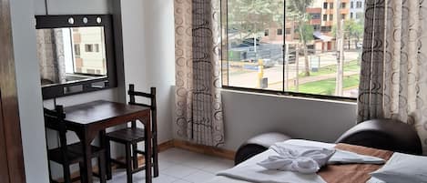 Habitación individual panorámica, 1 cama Queen size | Escritorio y wifi gratis