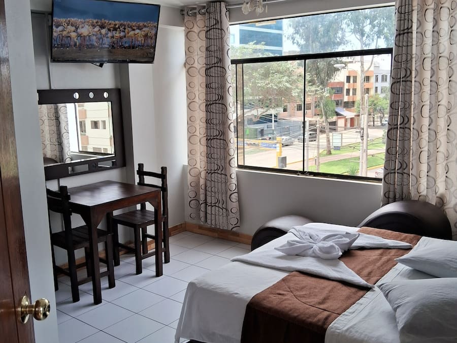 Escritorio y wifi gratis