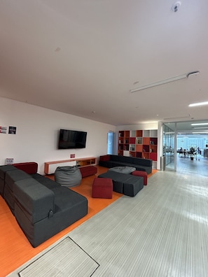 Lobby sitting area - Esstudia 17-4 (Bogotá)