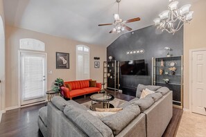 TV - The Castle!by the Lake w/Pool & Balcony Grandscape (The Colony)