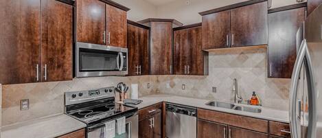 Refrigerador, microondas, horno y parrilla de estufa