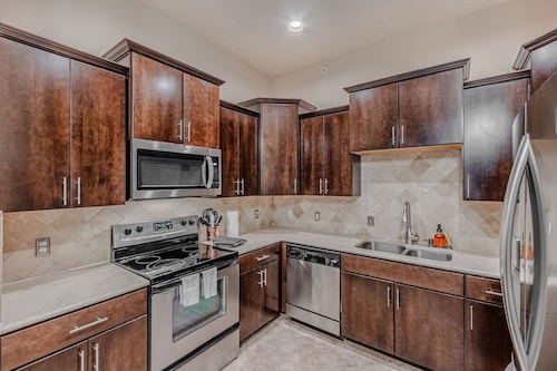 The Castle!by the Lake w/Pool & Balcony Grandscape