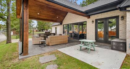 Heartland Haven: Hot Tub - Game Room - Basketball - Outdoor Kitchen - Arcades