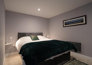 1 habitación, tabla de planchar con plancha, wifi gratis y ropa de cama