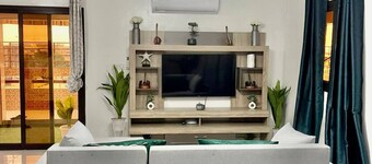 M & M Penthouse, 1 bedroom Salon Villa Complete
