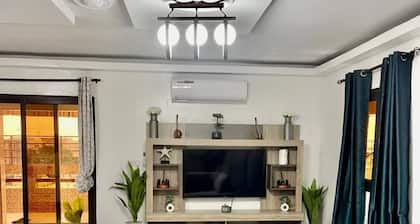 M & M Penthouse, 1 bedroom Salon Villa Complete