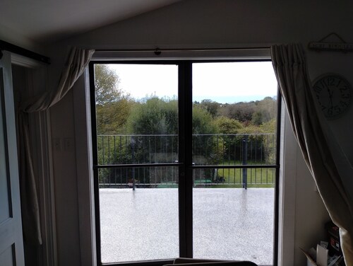 Really nice loft apartment, located 1-1/2 miles from beach areas and Sachuest pt