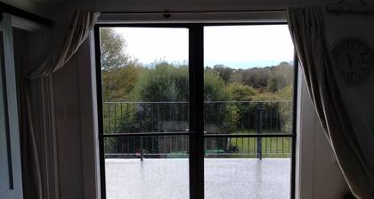 Really nice loft apartment, located 1-1/2 miles from beach areas and Sachuest pt