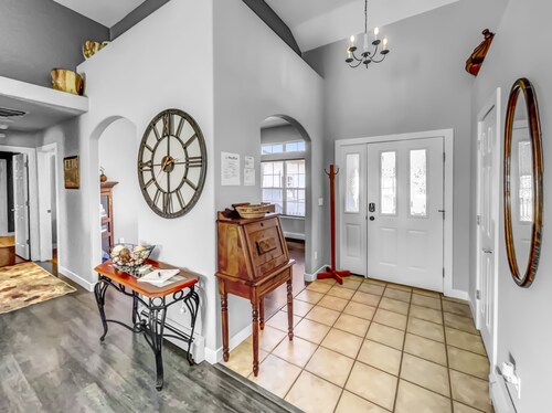 Paradise Hills Pets Private Workspace Garage