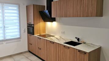 Réfrigérateur, micro-ondes, four, lave-vaisselle