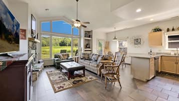 Smart TV, fireplace