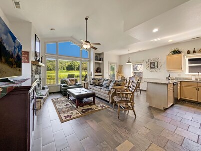 Cozy Cottage Inside the Premier Old Kinderhook Golf Resort