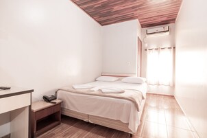 Quarto duplo standard | Wi-Fi de cortesia, roupa de cama