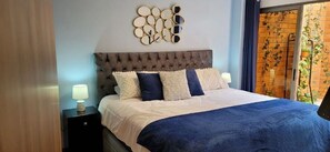1 habitación, tabla de planchar con plancha, wifi y ropa de cama 