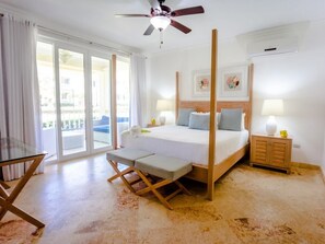 3 habitaciones, tabla de planchar con plancha y cuna de viaje 