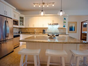 Fridge, microwave, oven, stovetop - Luxury Hispaniola Beach 5B3 Condo OceanView Beach (Sosúa)