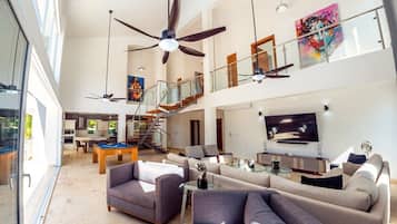 Télévision, chaßne hi-fi, espaces bureaux