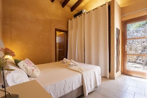 3 chambres, fer et planche à repasser, Wi-Fi gratuit, draps fournis