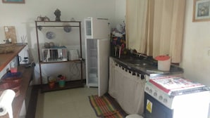 Villa de base | Cuisine privée | Réfrigérateur, four à micro-ondes, mélangeur, vaisselle et ustensiles