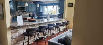 Mountain side house with game room, hot tub, firepit 1 mile from Lambertville