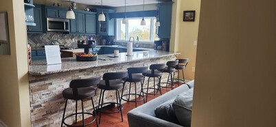 Mountain side house with game room, hot tub, firepit 1 mile from Lambertville