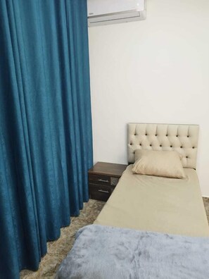 Economy Studio | Free WiFi, bed sheets - Dana Palace (Amman)