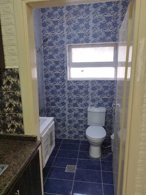 Studio Economy | Badrum | Hårtork och handdukar