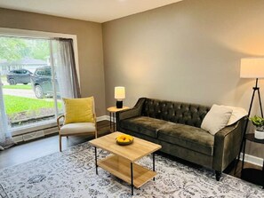 Living area - Corporate Rental in Merrillville (Merrillville)