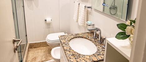 Handtücher, Seife, Toilettenpapier