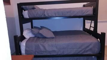 4 soverom, skrivebord, strykejern/-brett og wi-fi