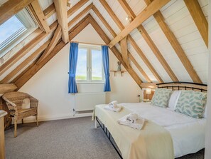 5 bedrooms, free WiFi, bed sheets