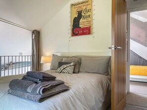 2 bedrooms, free WiFi, bed sheets - 2 bedroom accommodation in Appledore (Appledore)