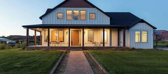 Pool/Hot Tub, Theater, Kids Room, Sleeps 30+, RV