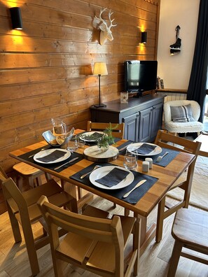 Dining - Apt 4 ppl, balcony, near the ski runs (Modane)