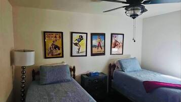 3 habitaciones, tabla de planchar con plancha, wifi y ropa de cama