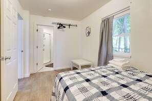 1 bedroom, bed sheets