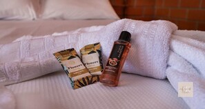 Free WiFi, bed sheets - Pousada Cantinho Familia (Ilhabela)