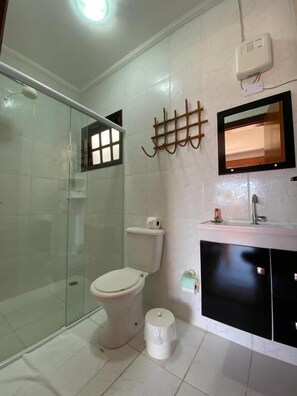 Standard Room | Bathroom - Pousada Cantinho Familia (Ilhabela)