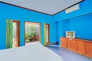 Desk, free WiFi, bed sheets - Hotel O Mustika (Negara)