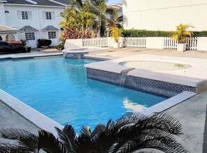 Outdoor pool - Rush Bond Villa (Montego Bay)